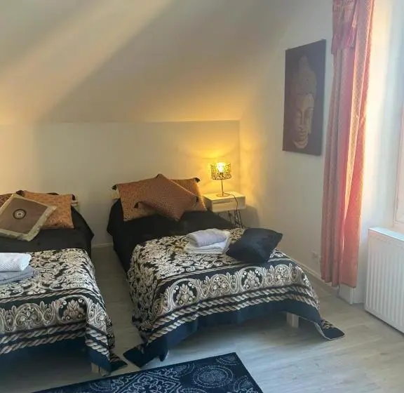1 Bedroom Apartment Lake View, La Maison Bleue à 2 Pas Du Lac Du Neuchâtel
