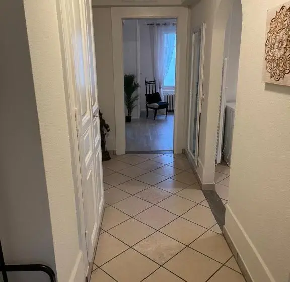 1 Bedroom Apartment Lake View, La Maison Bleue à 2 Pas Du Lac Du Neuchâtel