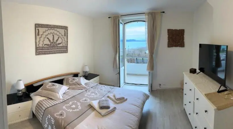 バルコニー付きデラックスルーム, La Maison Bleue à 2 Pas Du Lac Du Neuchâtel