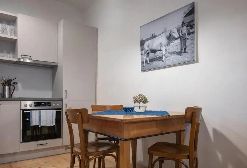 Huoneisto 1 Makuuhuone Puutarhanäkymä, Tschardakenhof Appartements