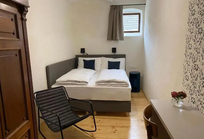 Huoneisto 1 Makuuhuone Puutarhanäkymä, Tschardakenhof Appartements