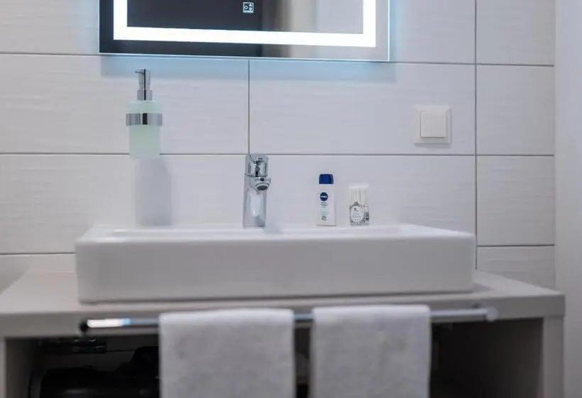 Huoneisto 1 Makuuhuone Terassi, Tschardakenhof Appartements
