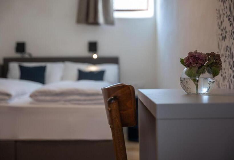 Apartamento 1 Dormitório Vista Jardim, Tschardakenhof Appartements