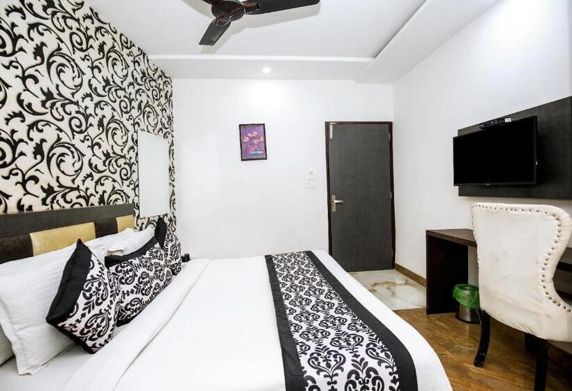 חדר סופריור, A Star 50 Meter From Golden Temple