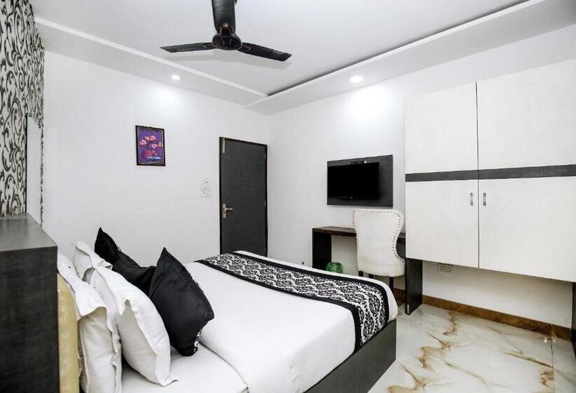 חדר סופריור, A Star 50 Meter From Golden Temple