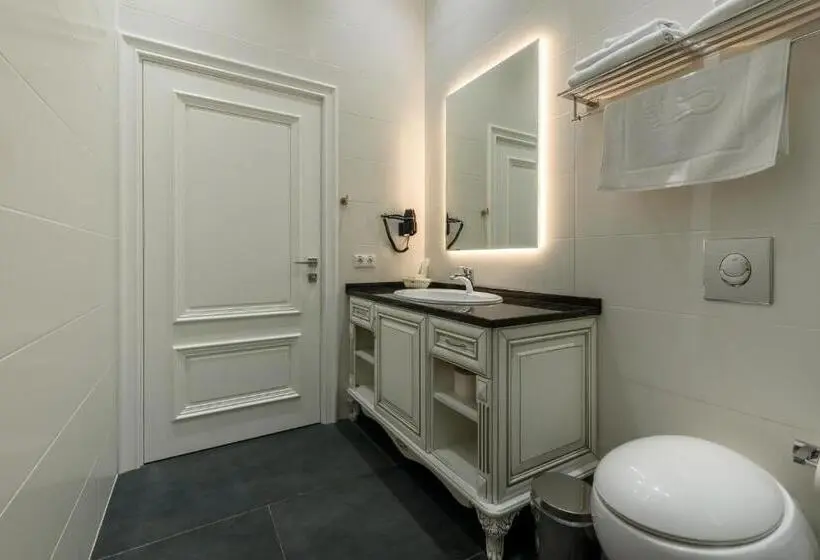 Perhehuone, Grand Royal