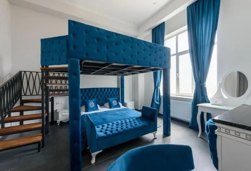Perhehuone, Grand Royal