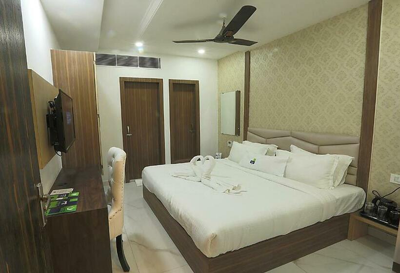 חדר סופריור, A Star 50 Meter From Golden Temple