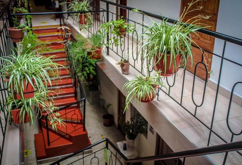 اتاق لوکس خانوادگی, Virgen Del Carmen Huaraz