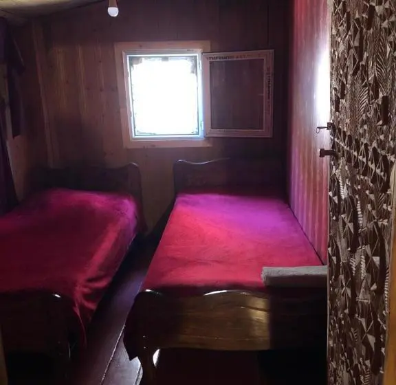 اتاق لوکس, Old House