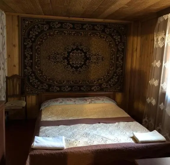 اتاق لوکس, Old House