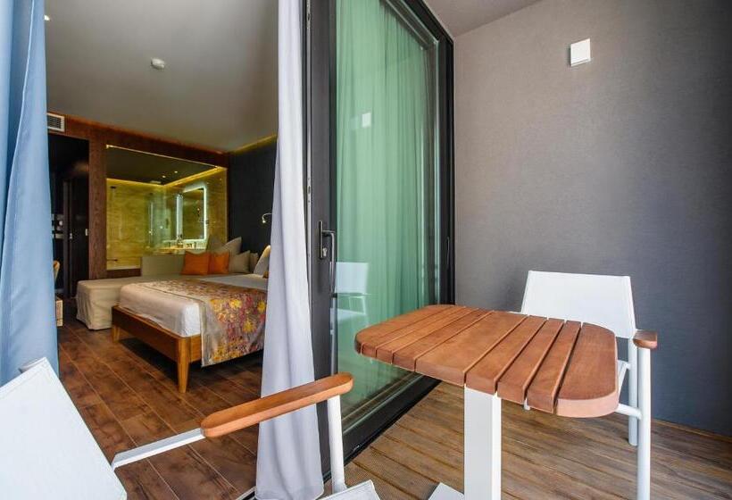 프리미엄 트리플 룸, Chic Boutique Hotel Vlore