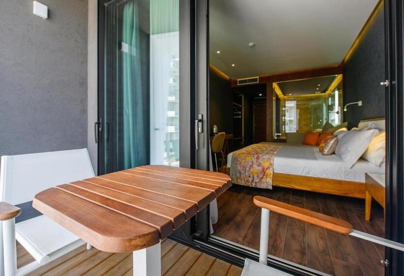 اتاق پریمیوم سه تخته, Chic Boutique Hotel Vlore