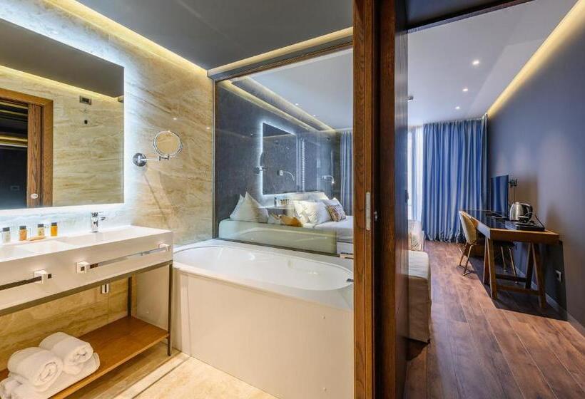 프리미엄 트리플 룸, Chic Boutique Hotel Vlore