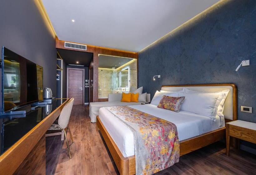 프리미엄 트리플 룸, Chic Boutique Hotel Vlore