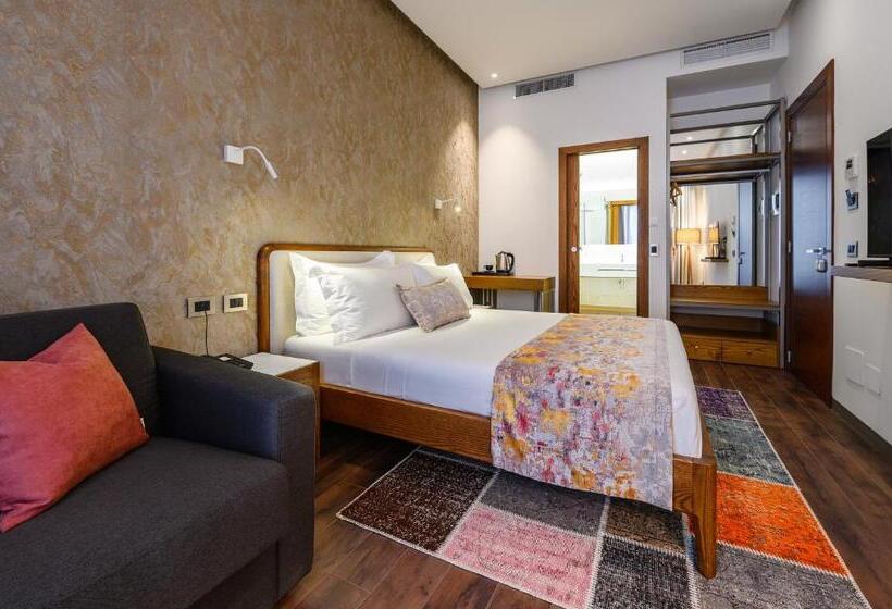 디럭스 트리플 룸, Chic Boutique Hotel Vlore