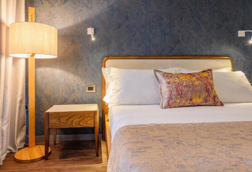 اتاق لوکس با بالکن, Chic Boutique Hotel Vlore