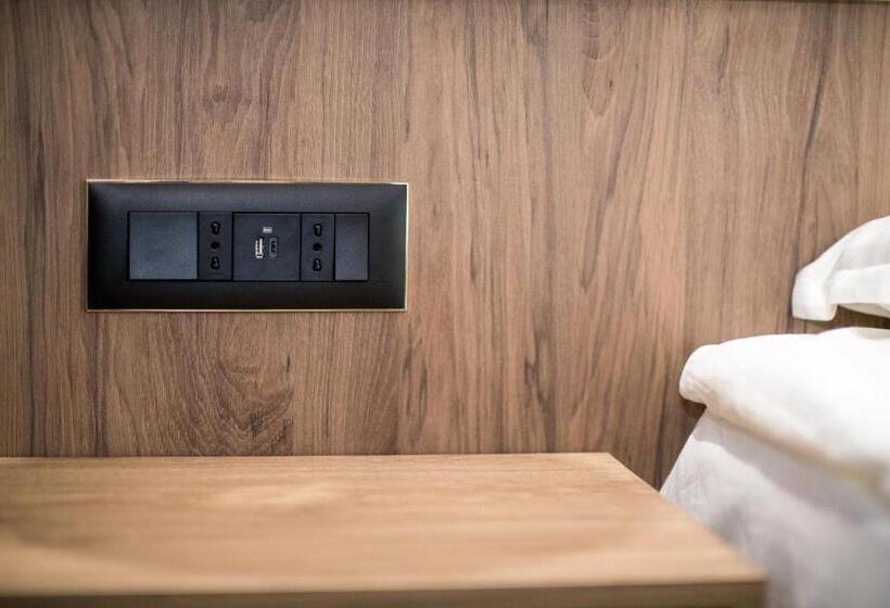 חדר יחיד נוף לגינה, Arletti