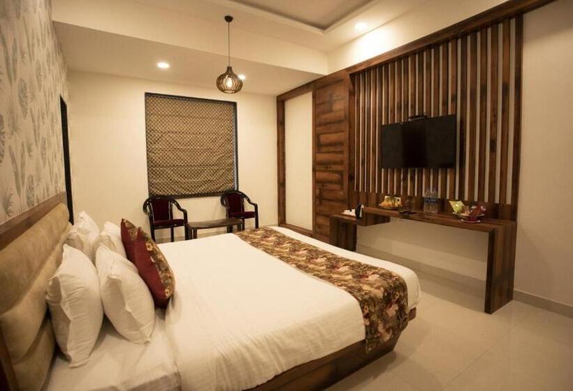 스탠다드 룸 킹사이즈 침대, Bhairav Bagh With Swimming Pool