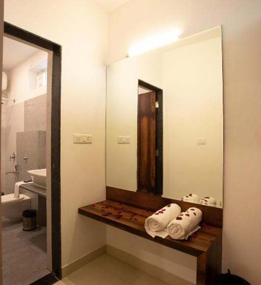 스탠다드 룸 킹사이즈 침대, Bhairav Bagh With Swimming Pool