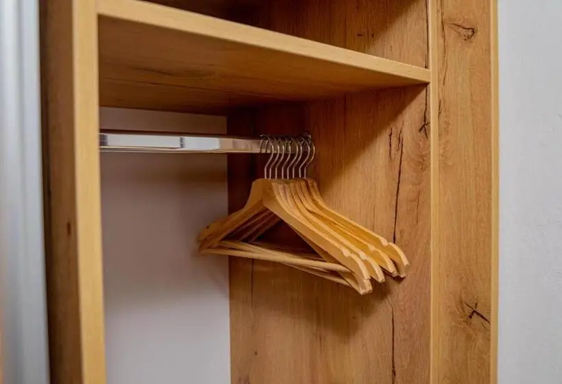 デラックストリプルルーム, Zlatá Labuť