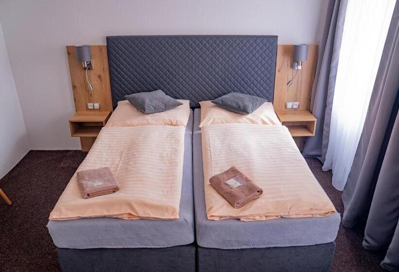 Трехместный Номер Deluxe, Zlatá Labuť