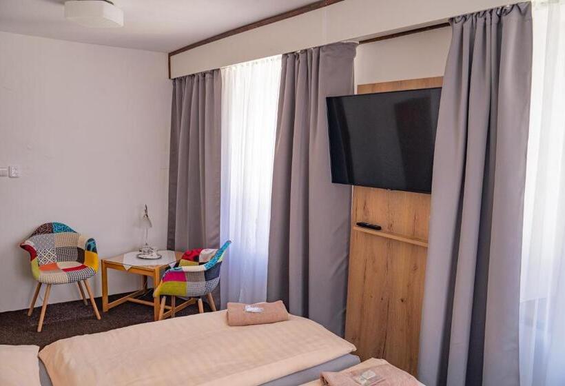 Номер Deluxe, Zlatá Labuť