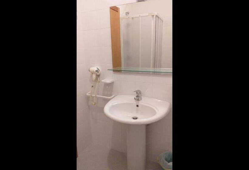 חדר סטנדרט יחיד, Room In Bb   Quadruple Room In Pineto   Relaxing Holiday