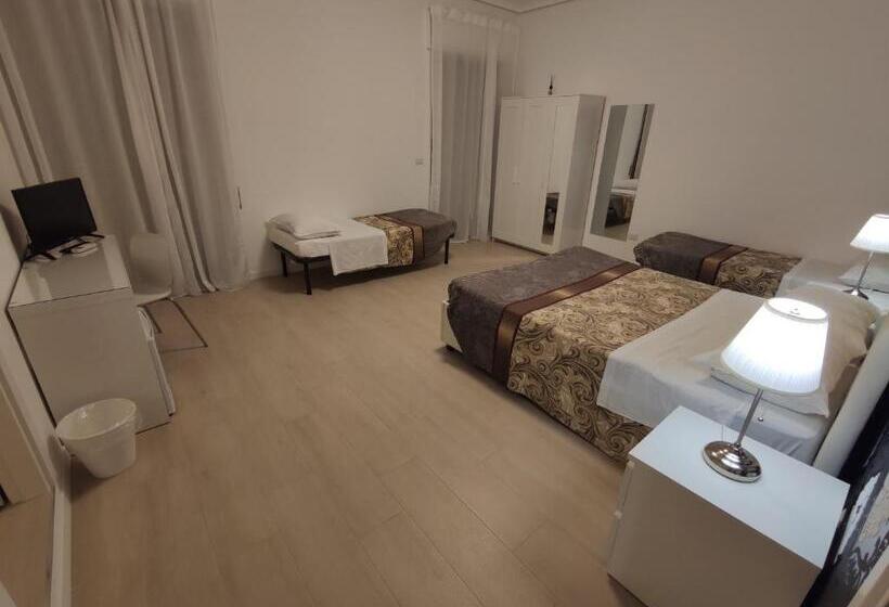 Pokój Czteroosobowy Standard, Sami Rooms Due Teatro A 400 Mt Ortigia A 1500 Mt