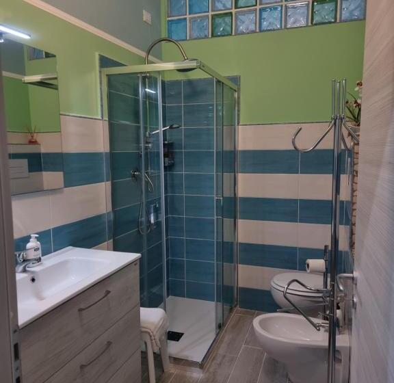 Quarto triplo standard com casa de banho exterior, B&b Le Gorgonie
