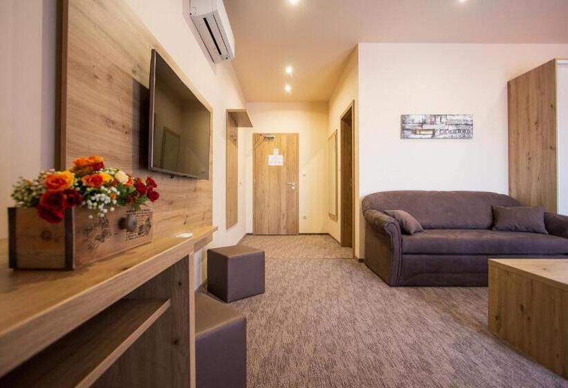 اتاق خانوادگی, Veres Motel