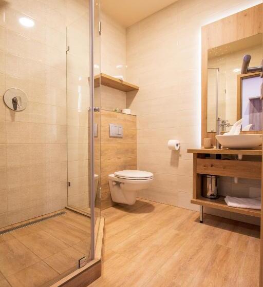 Семейный Номер, Veres Motel