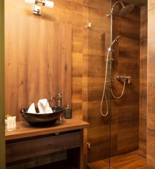 اتاق لوکس, Veres Motel