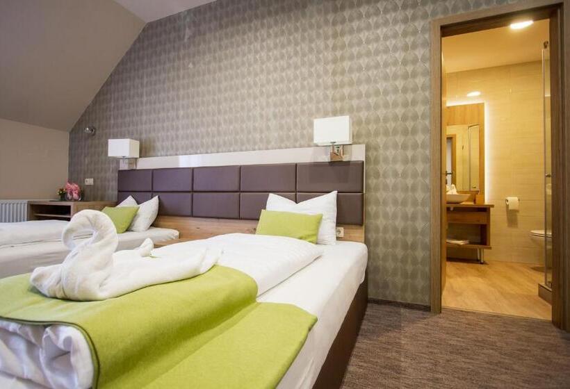 Номер Стандарт с Балконом, Veres Motel