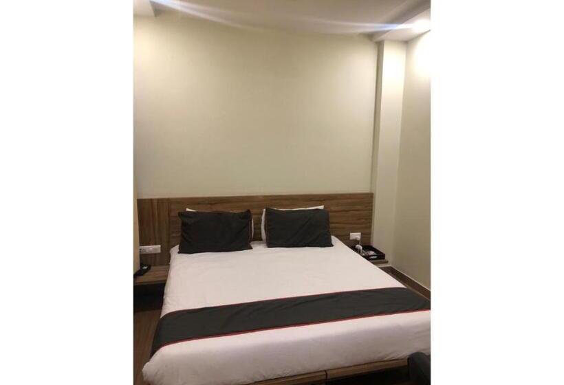 اتاق لوکس, Aarya