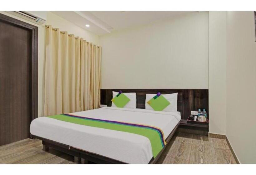 اتاق لوکس, Aarya