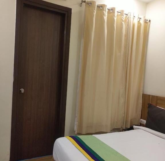 اتاق لوکس, Aarya