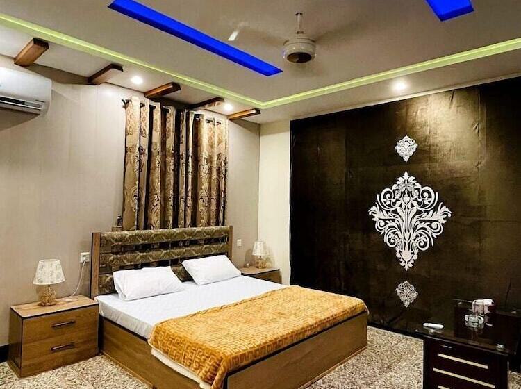 اتاق لوکس, Husnain Resort By Saud Khan