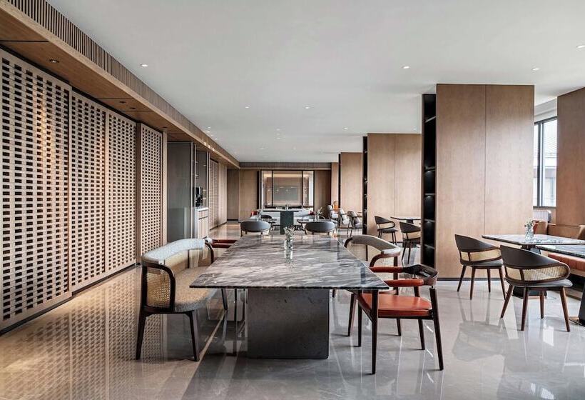 스탠다드 룸 더블 침대, The Westin Nanjing Resort & Spa