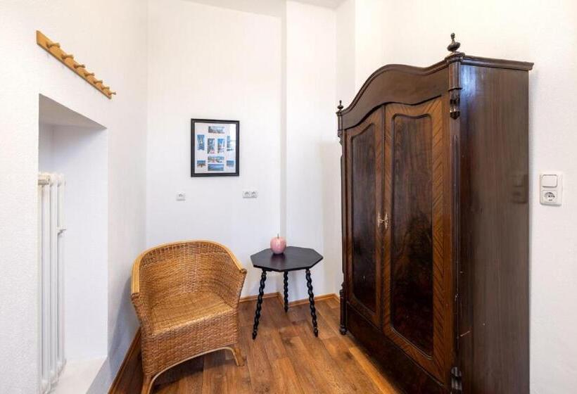 带2个卧室的公寓, Gutsverwaltung Schloss Eyrichshof