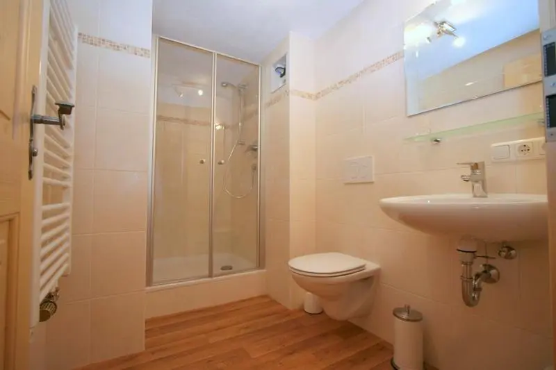 Quarto Triplo Standard com Balcão, Knotzenlehen