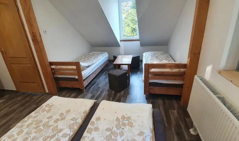 اتاق استاندارد سه نفره, Fehérkőlápa Turistaház Panzió