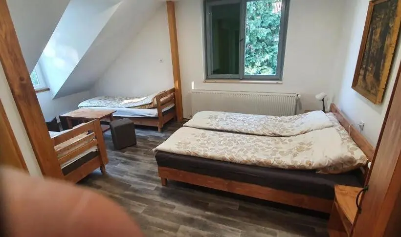اتاق استاندارد سه نفره, Fehérkőlápa Turistaház Panzió