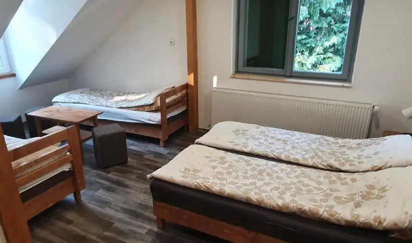 اتاق استاندارد سه نفره, Fehérkőlápa Turistaház Panzió