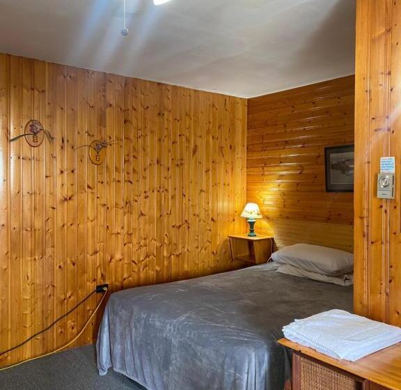 标准单人间, Hillcrest Motel