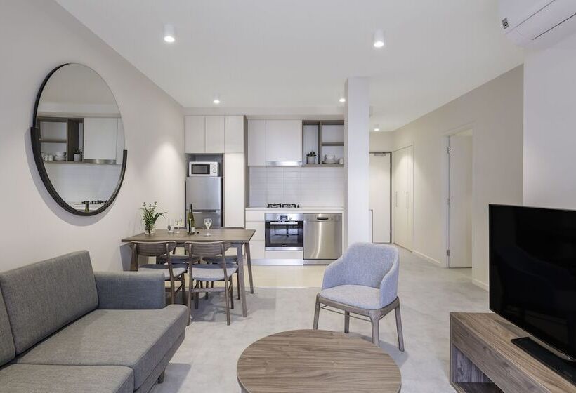 Апартаменты 2 Спальни с Балконом, Brady Apartment Hotel Hardware Lane