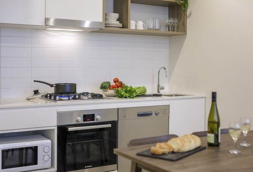 Апартаменты 2 Спальни с Балконом, Brady Apartment Hotel Hardware Lane