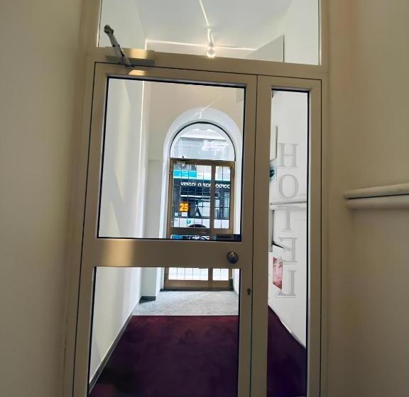 اتاق استاندارد, Brioni