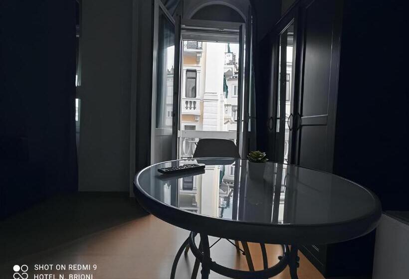 اتاق استاندارد چهارنفره با بالکن, Brioni