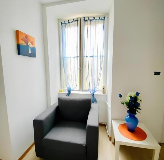 اتاق استاندارد سه تخته با بالکن, Brioni